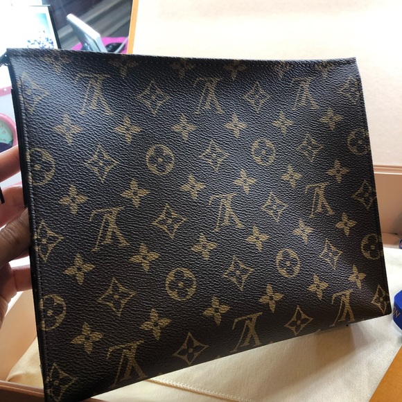 🚫SOLD🚫Toiletry Pouch 26 - Picture 2 of 10